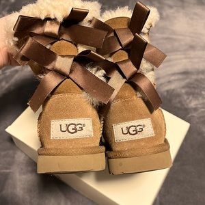Girls Bailey UGG Boots - Sz 9